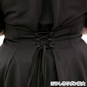 メルティリボン・セーラー襟ドーリーセットアップ（LL/3L/4L）/Taberunosky（タベルノスキー）大きいサイズ　バックデザイン　地雷服を着たぽっちゃり女性