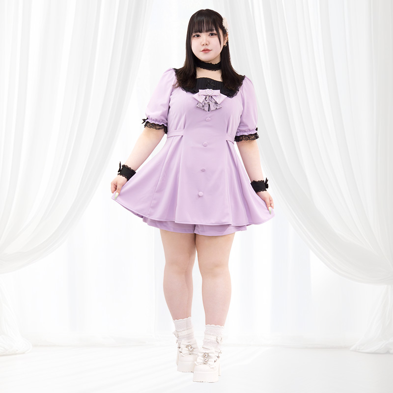 Baby Doom（ベイビードーム）・パープルセットアップ（3L/4L/5L）/Taberunosky（タベルノスキー）大きいサイズの地雷服　ぽっちゃり女子が全身正面で立っている